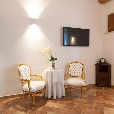 Dimora Petrucci Πανσιόν